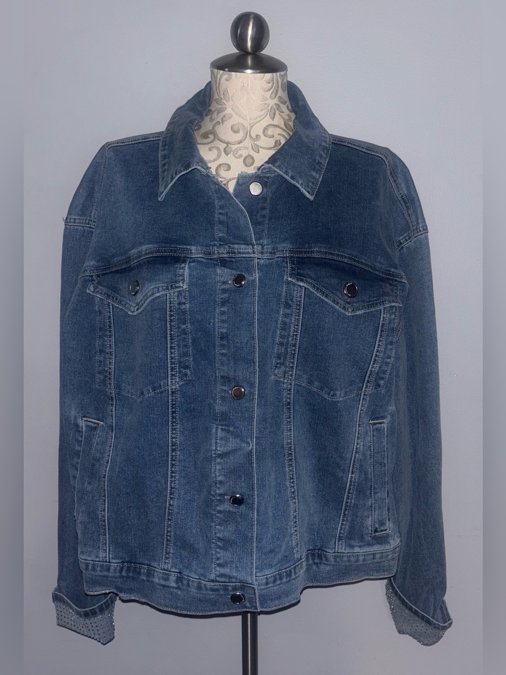 🆕 Rebecca Minkoff, jean jacket, with rhinestones end of sleeves - Size 1X. #L